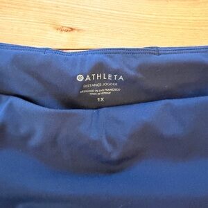 Athleta Distance Jogger in Dobby—1X Navy